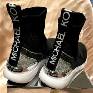 Michael Kors Stretch Knit 6.5